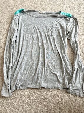 Light Gray Long Sleeve Tee with Teal Shoulder Accents